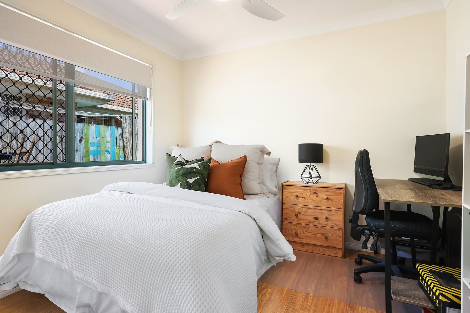 2/33 Brown Street LABRADOR 9