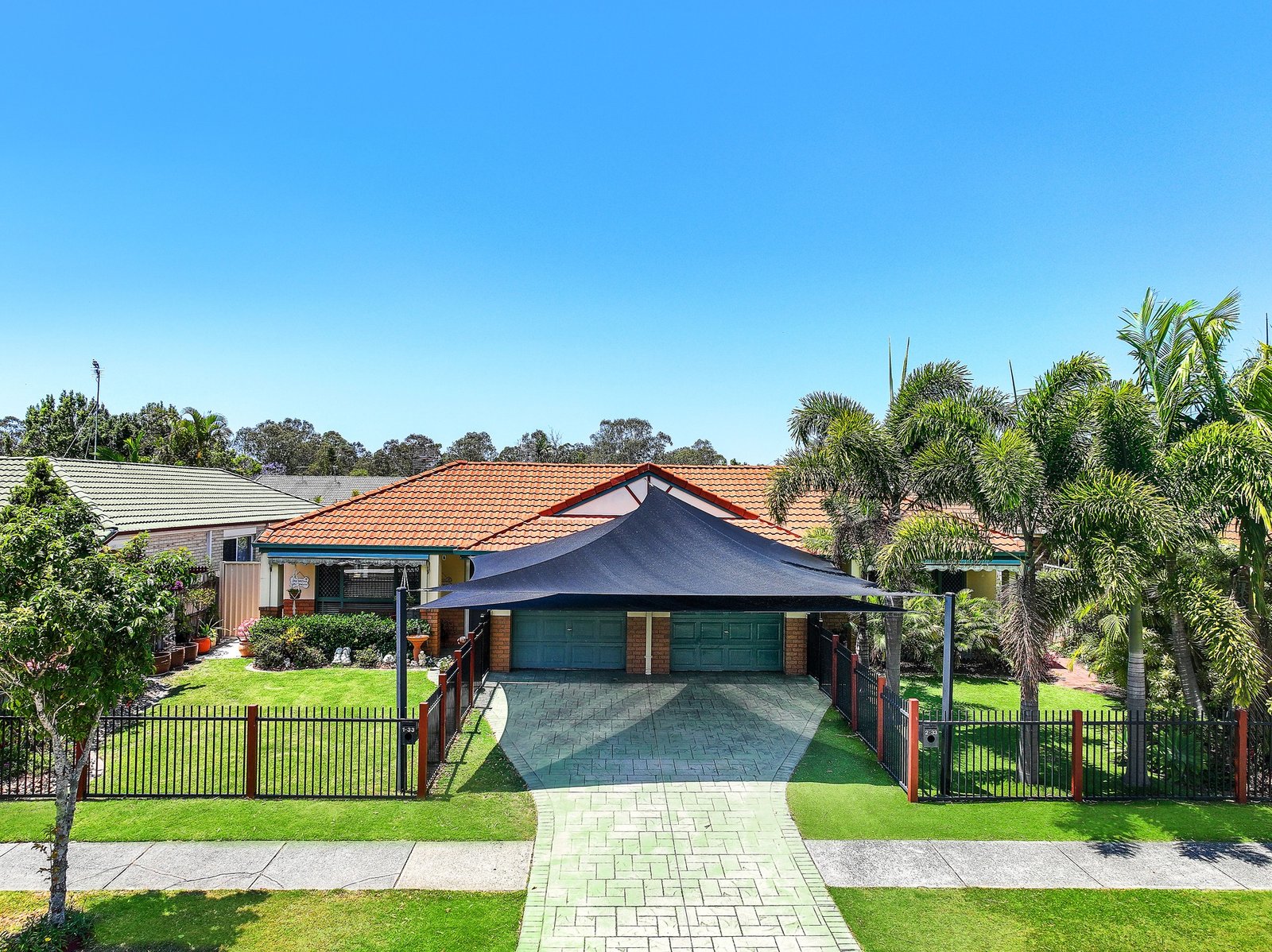 2/33 Brown Street LABRADOR 11