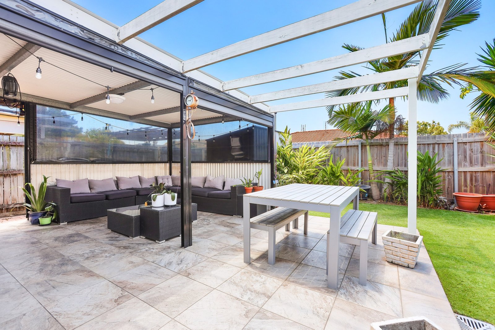 2/33 Brown Street LABRADOR 12