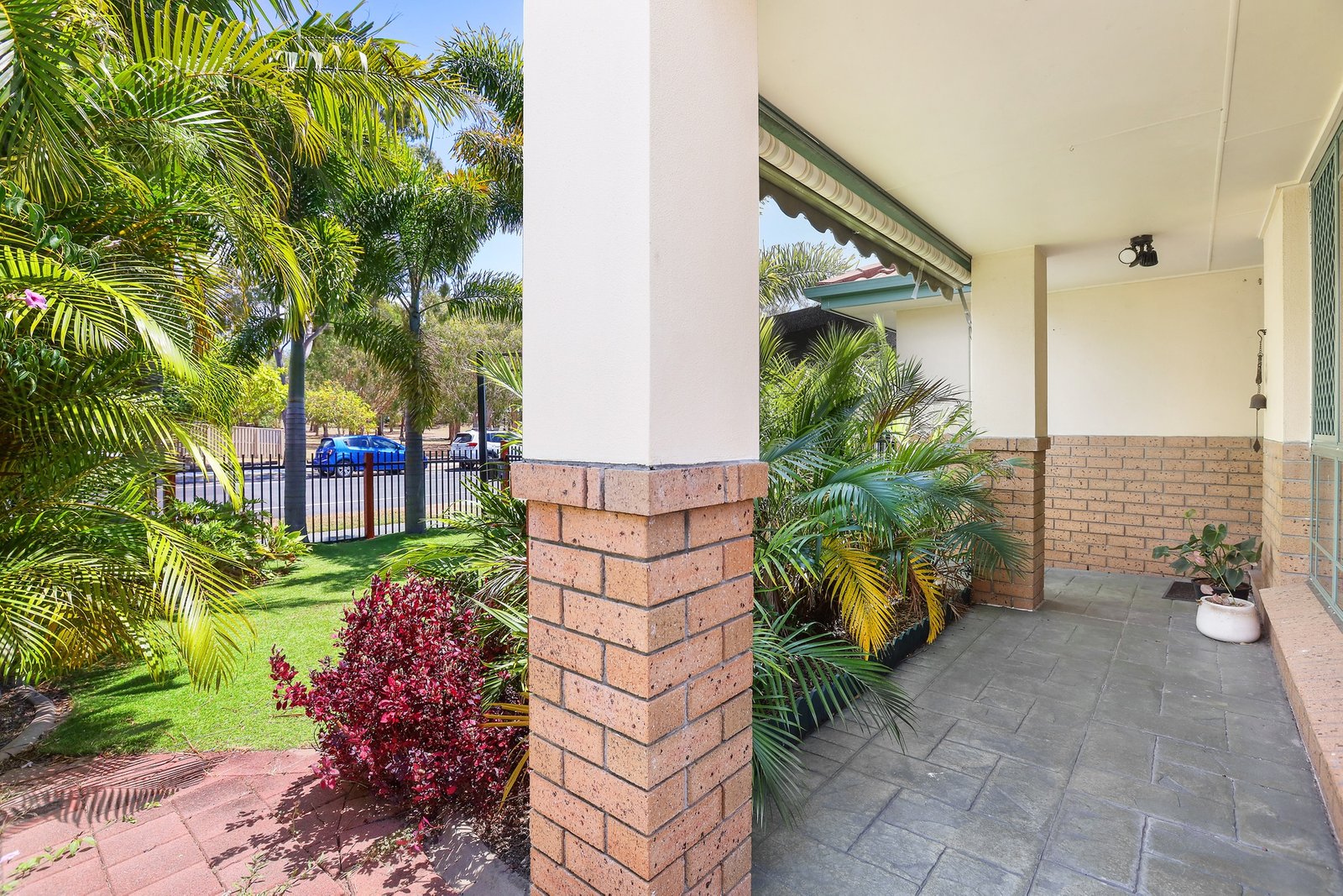 2/33 Brown Street LABRADOR 14