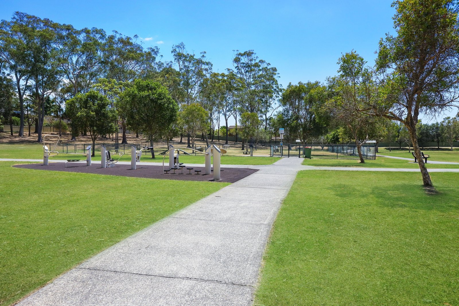 2/33 Brown Street LABRADOR 16