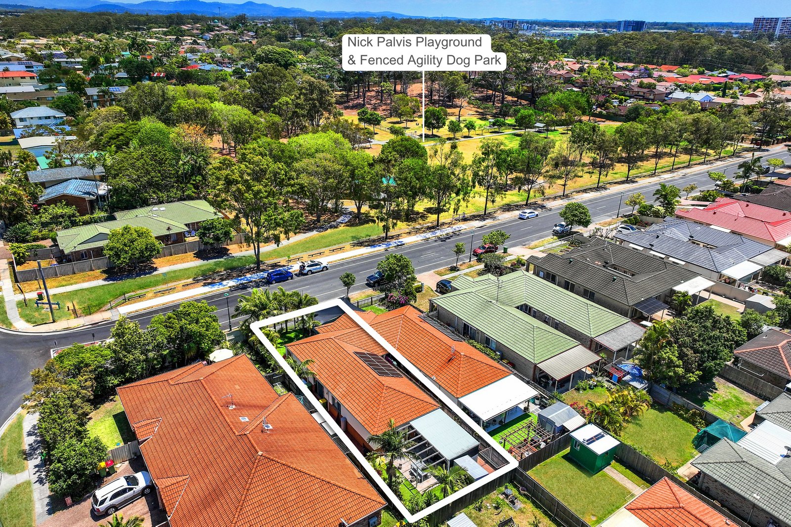 2/33 Brown Street LABRADOR 17