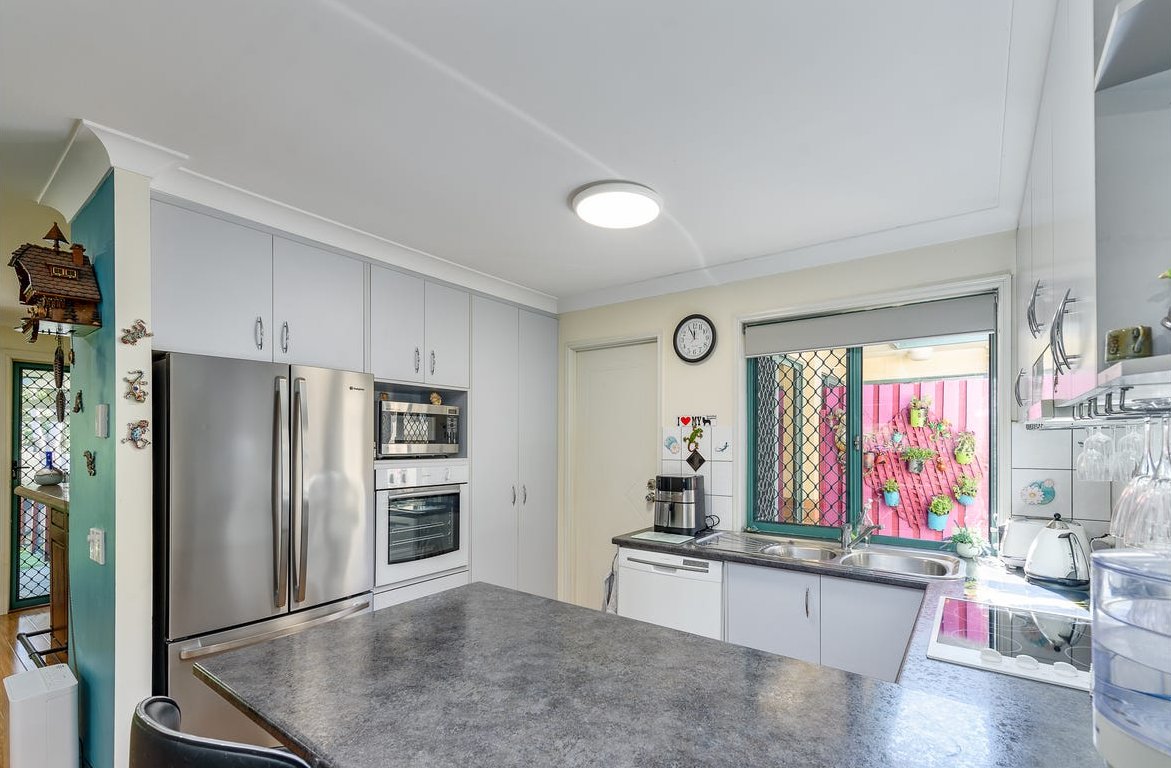 2/33 Brown Street LABRADOR 4