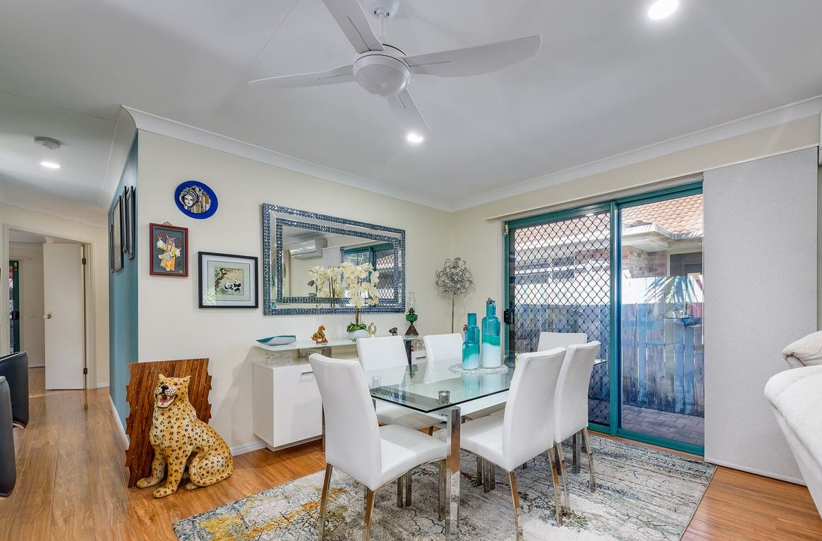 2/33 Brown Street LABRADOR 6