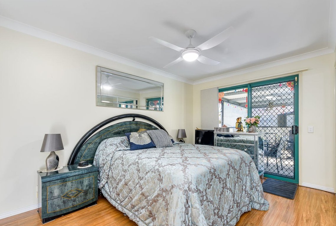 2/33 Brown Street LABRADOR 7