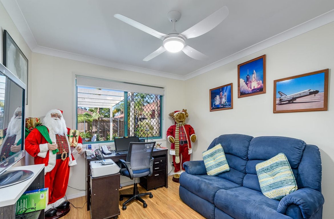 2/33 Brown Street LABRADOR 8