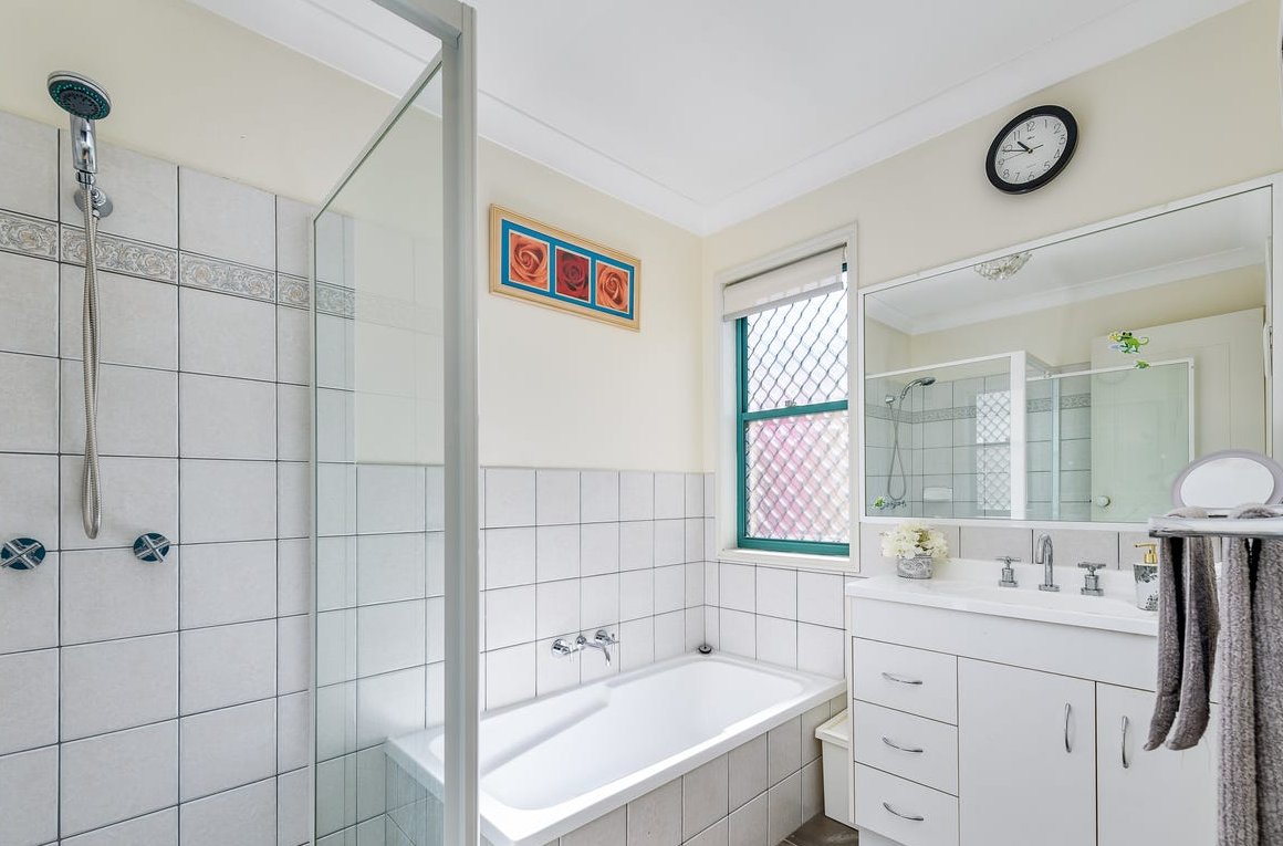 2/33 Brown Street LABRADOR 9