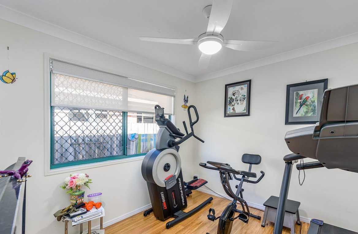 2/33 Brown Street LABRADOR 10