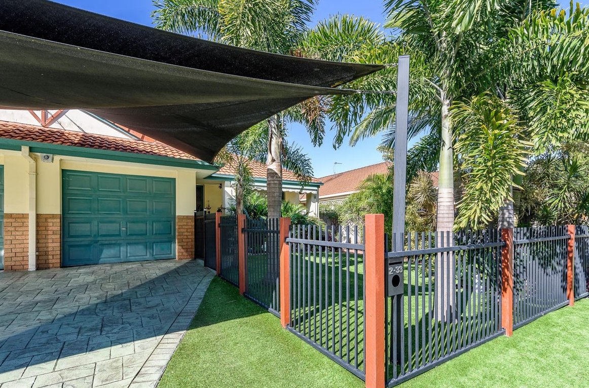 2/33 Brown Street LABRADOR 13