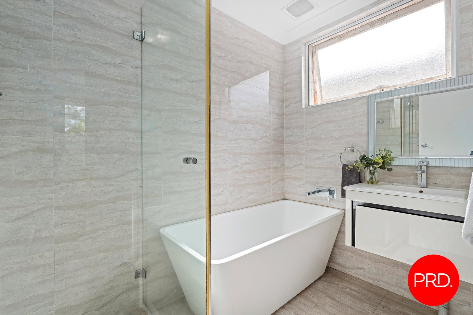 2/33 Gladstone Street KOGARAH 9