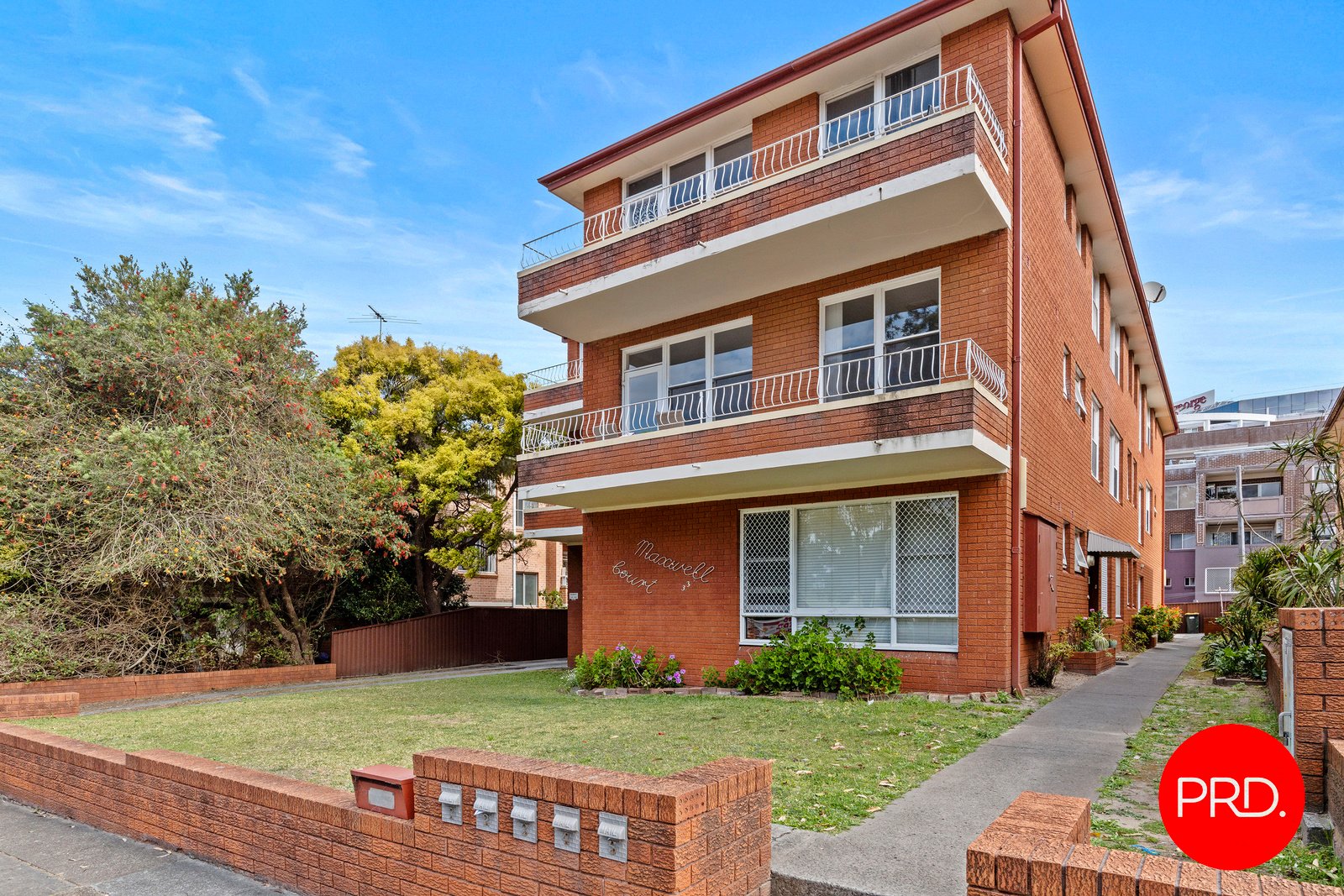 2/33 Gladstone Street KOGARAH 11