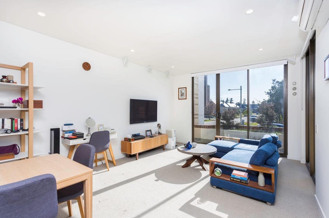 2/33 Harvey Street LITTLE BAY 2