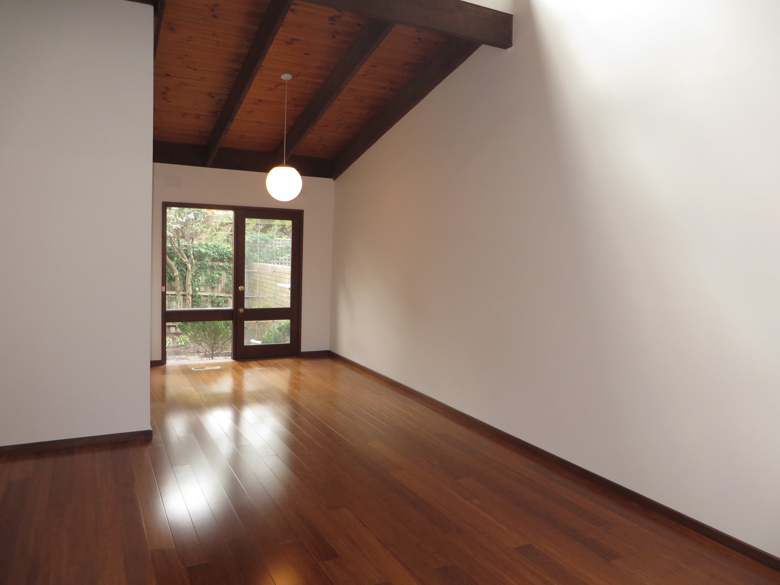 Gallery: 2/33 Holyrood Street