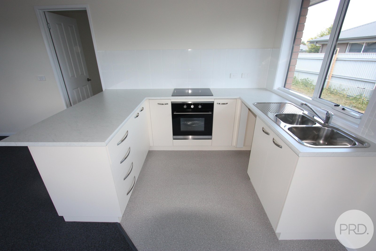 2/33 Jubilee Avenue BRIGHTON 4