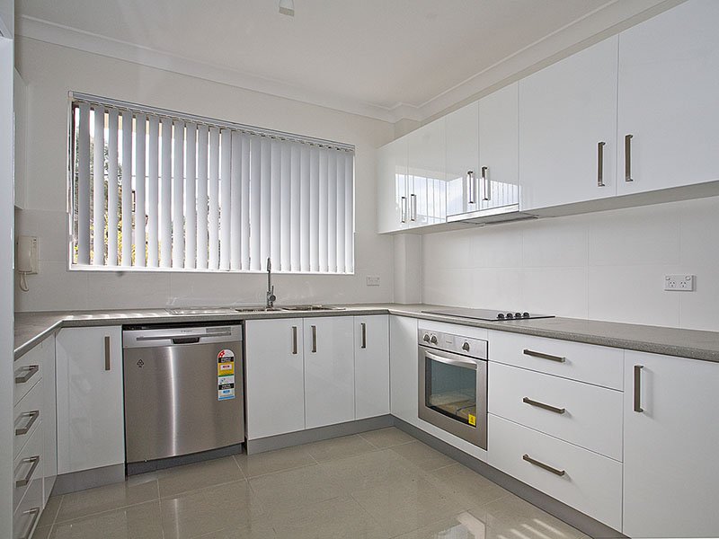 2/33 Macquarie Place MORTDALE 1