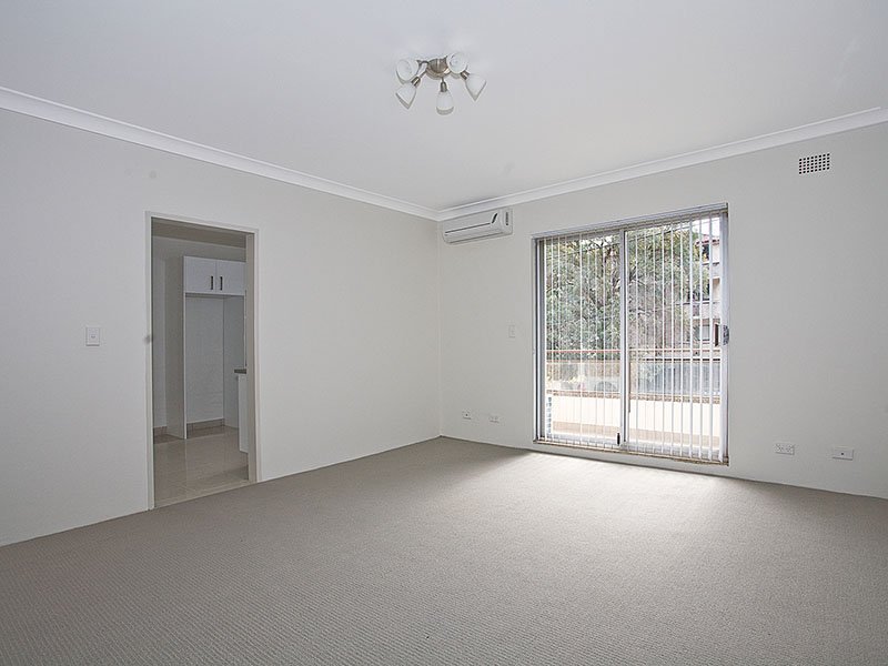 2/33 Macquarie Place MORTDALE 2