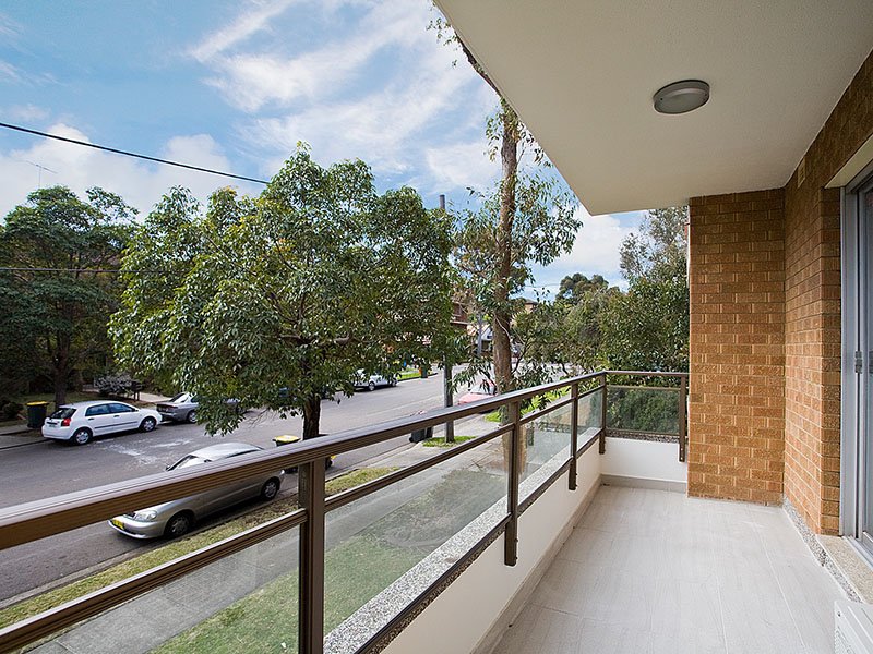 2/33 Macquarie Place MORTDALE 4