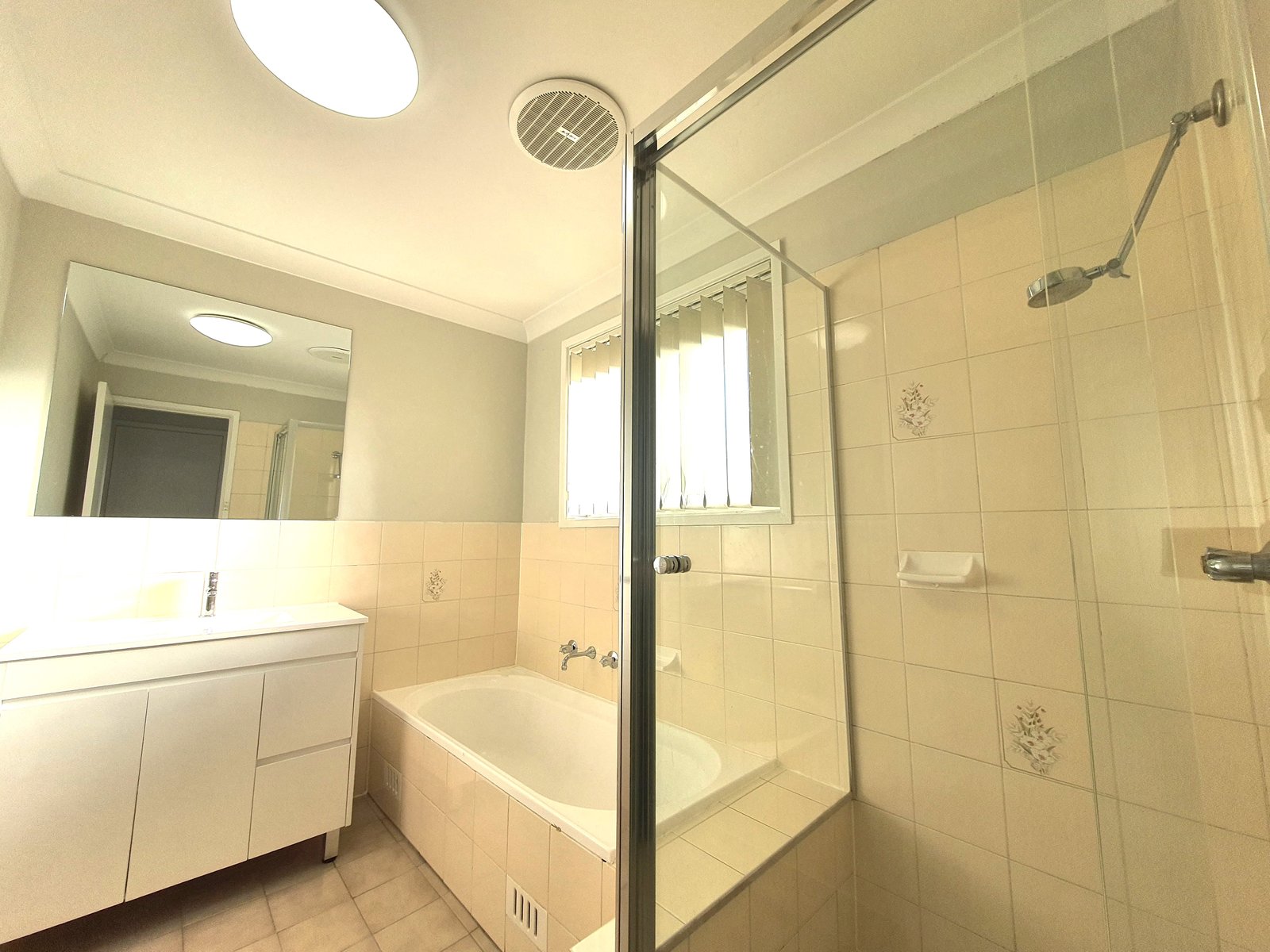 2/33 Napier Avenue LURNEA 8