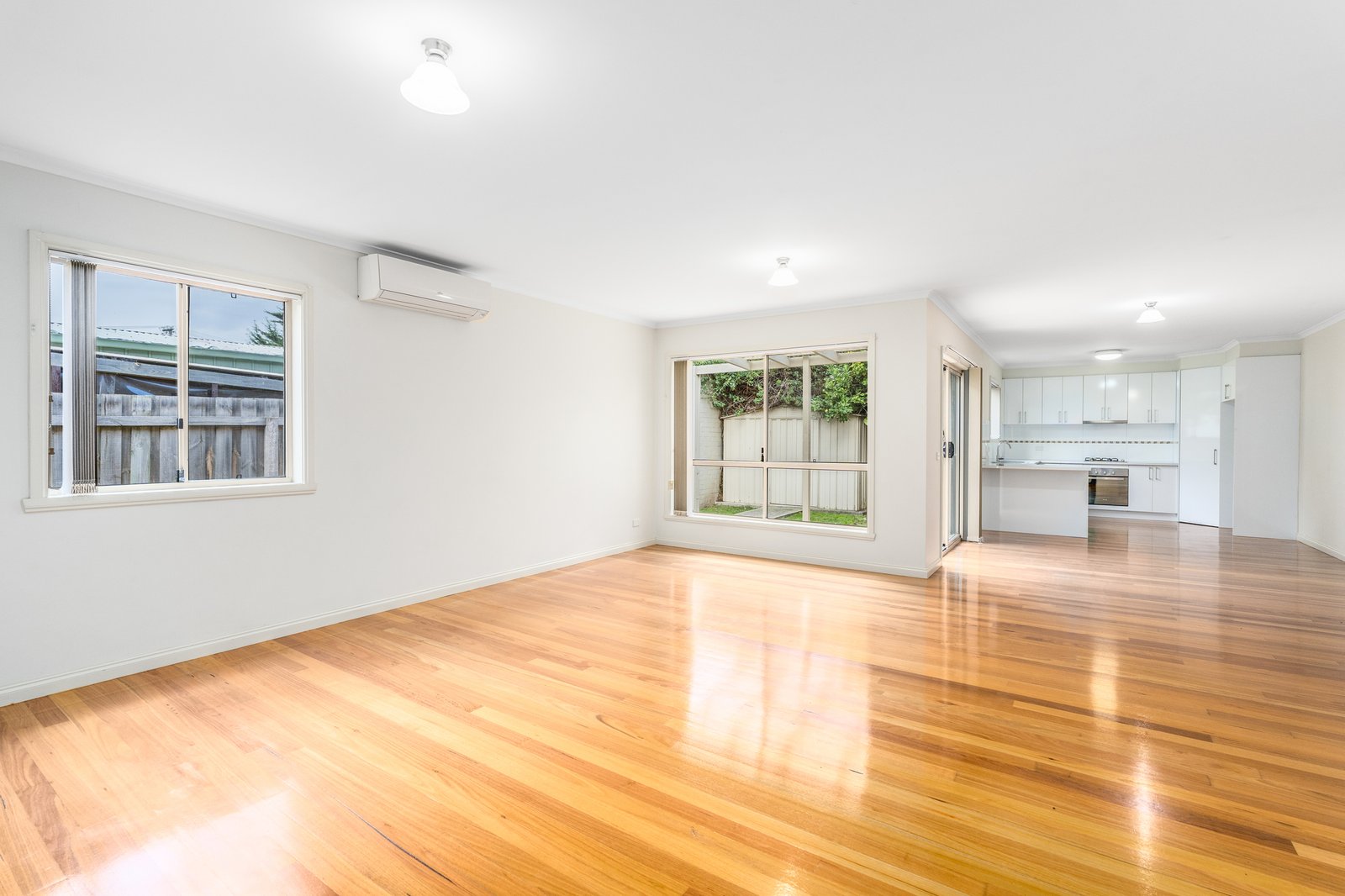 Gallery: 2/33 Polwarth Crescent