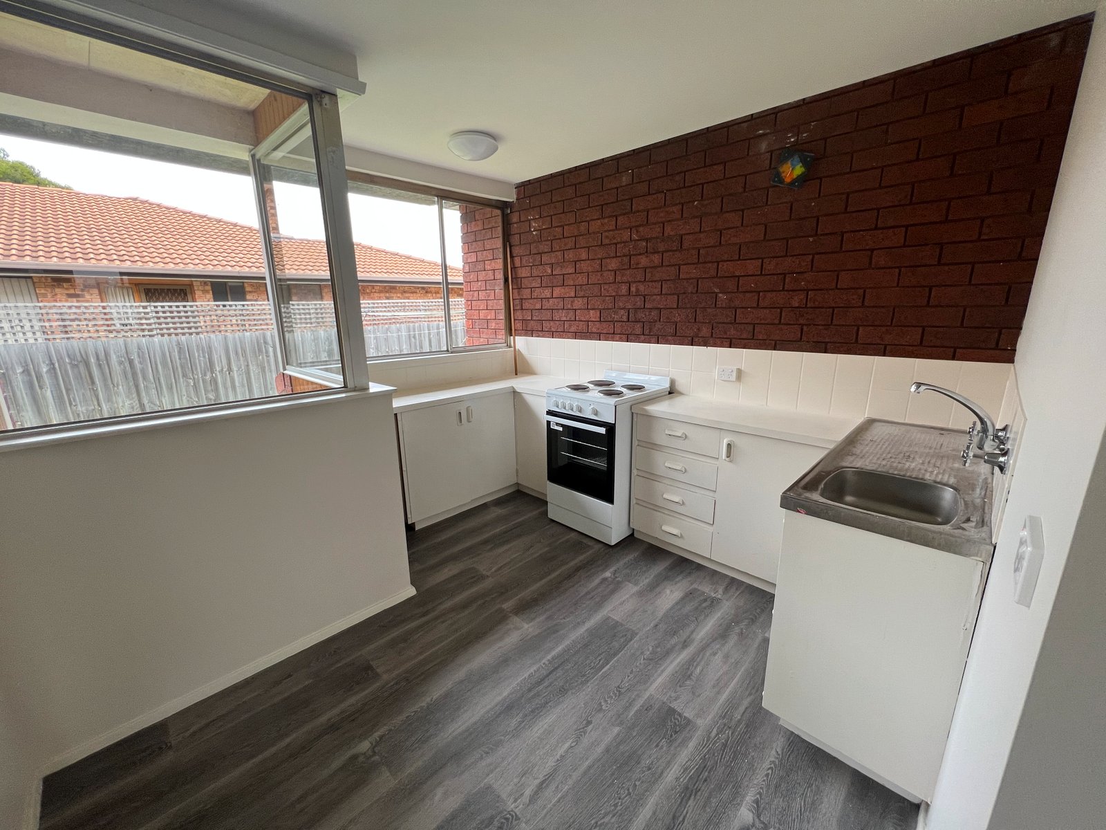 2/33 South Street BELLERIVE 1