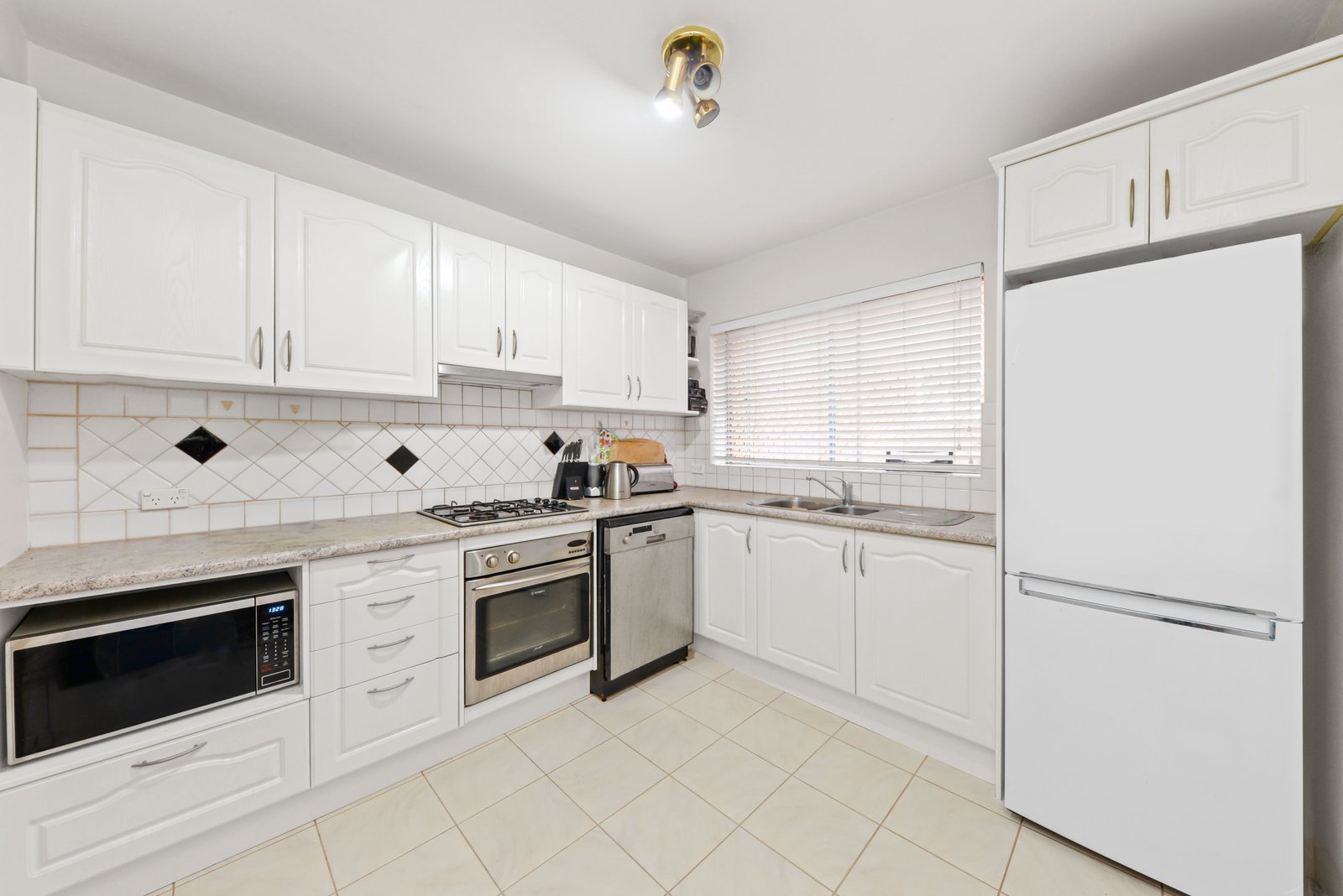 2/33 Templeman Crescent HILLSDALE 2