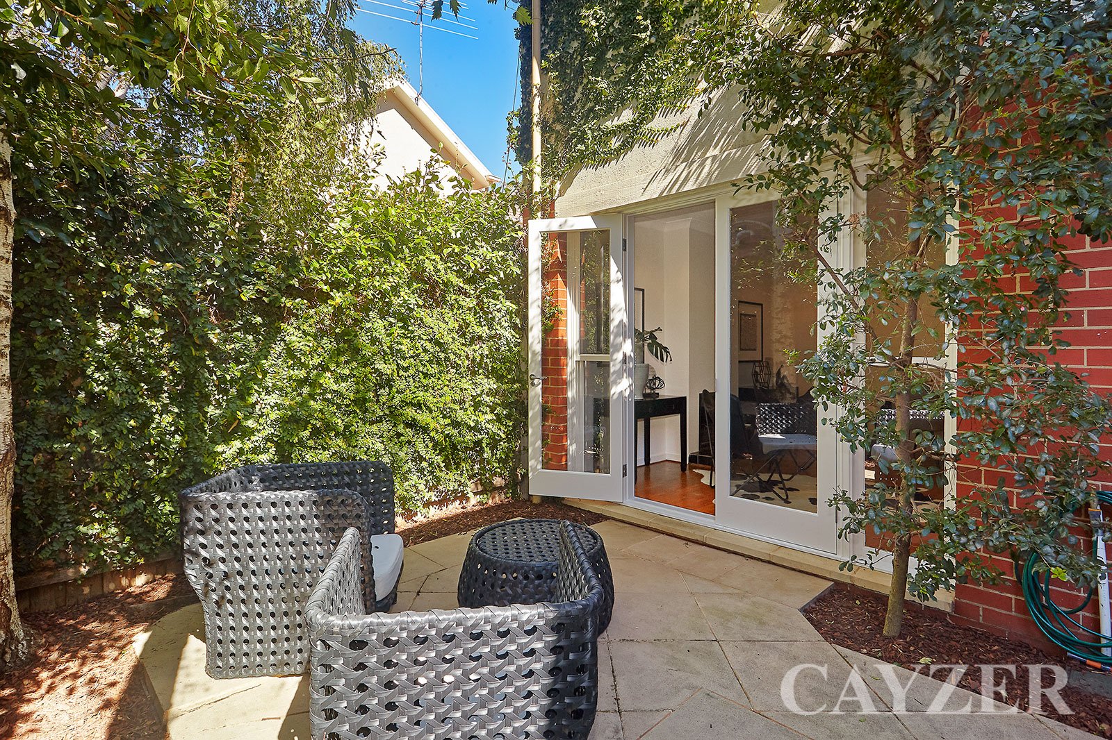 Gallery: 2/33 Tennyson Street