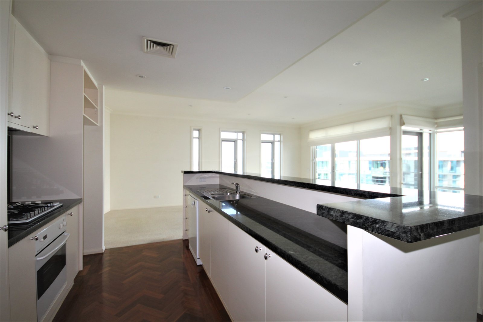 Gallery: 23/39 Esplanade East