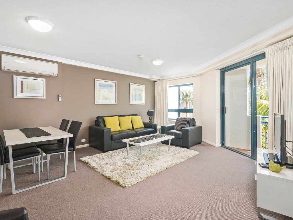 233/99 Griffith Street COOLANGATTA 3