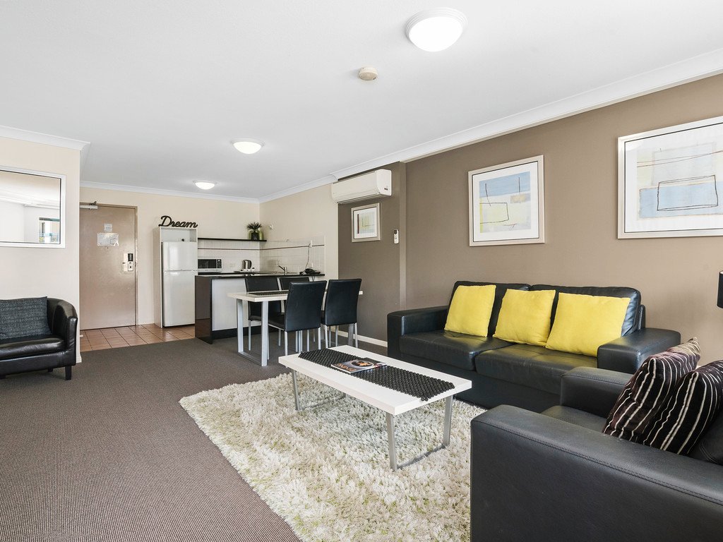 233/99 Griffith Street COOLANGATTA 4