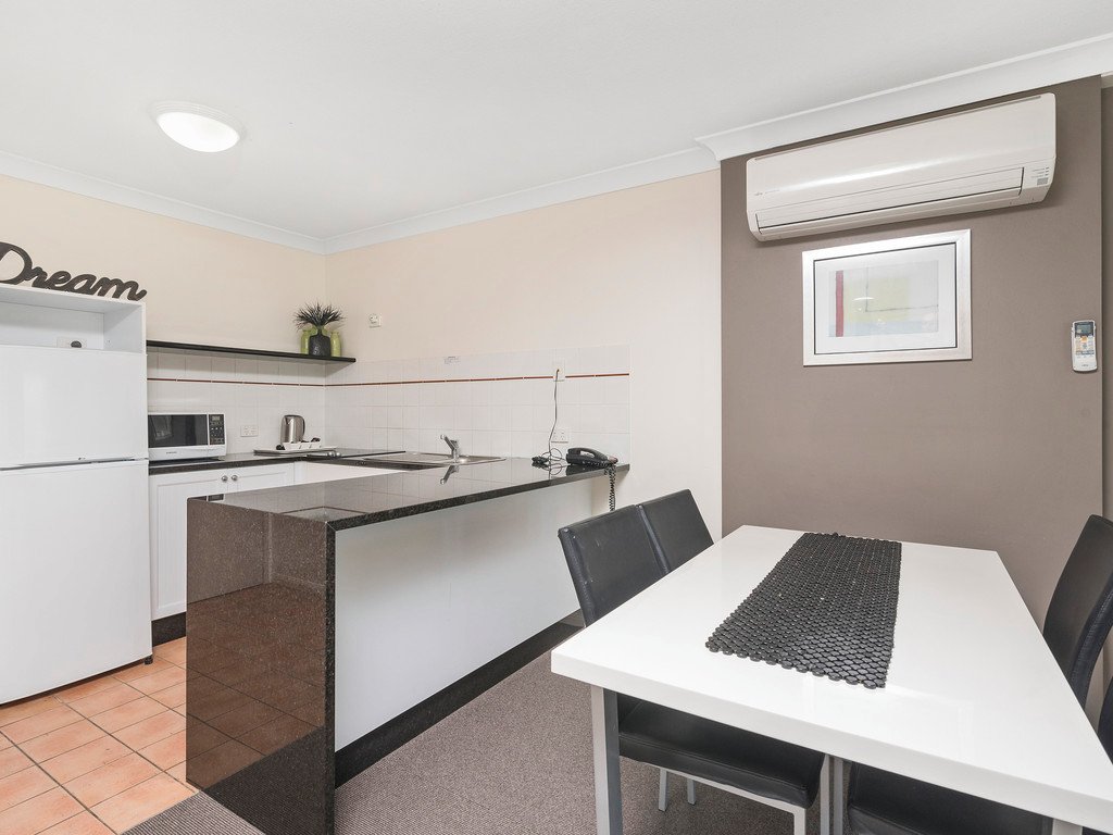 233/99 Griffith Street COOLANGATTA 5