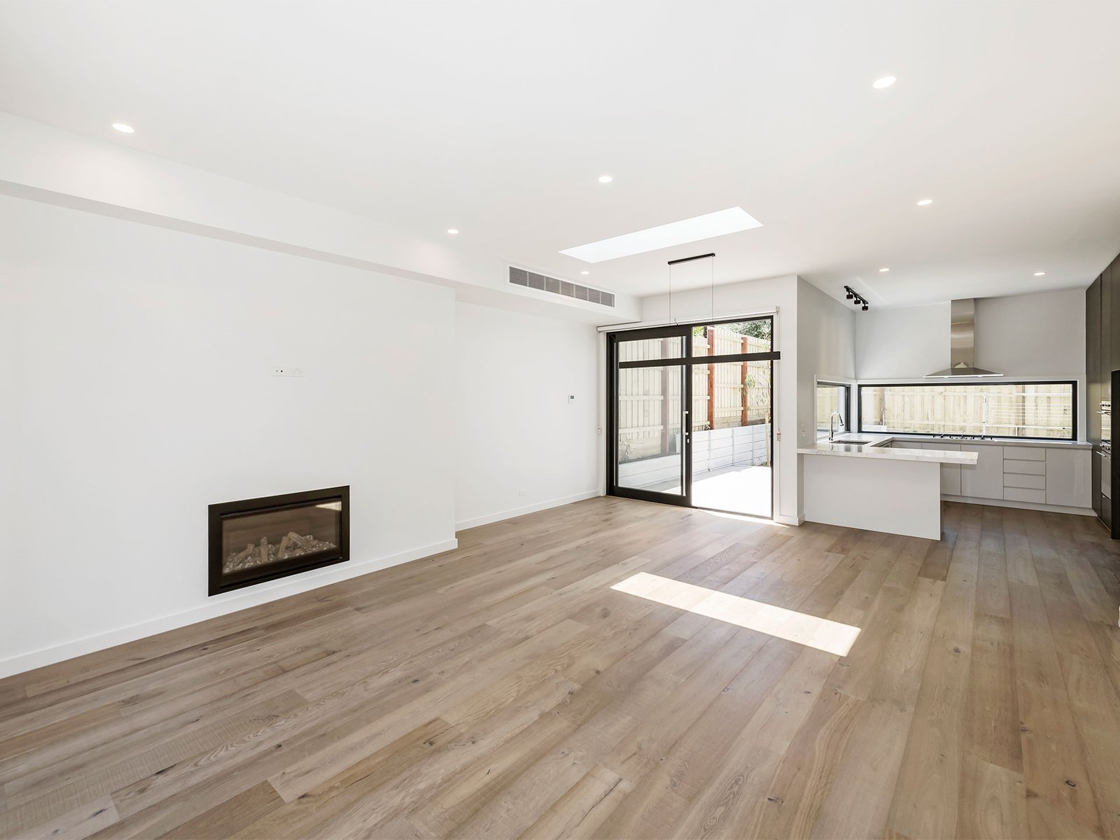 Gallery: 2/33B Seaview Crescent