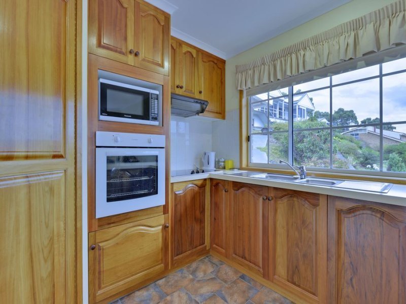 2/34 Balamara Street BELLERIVE 2