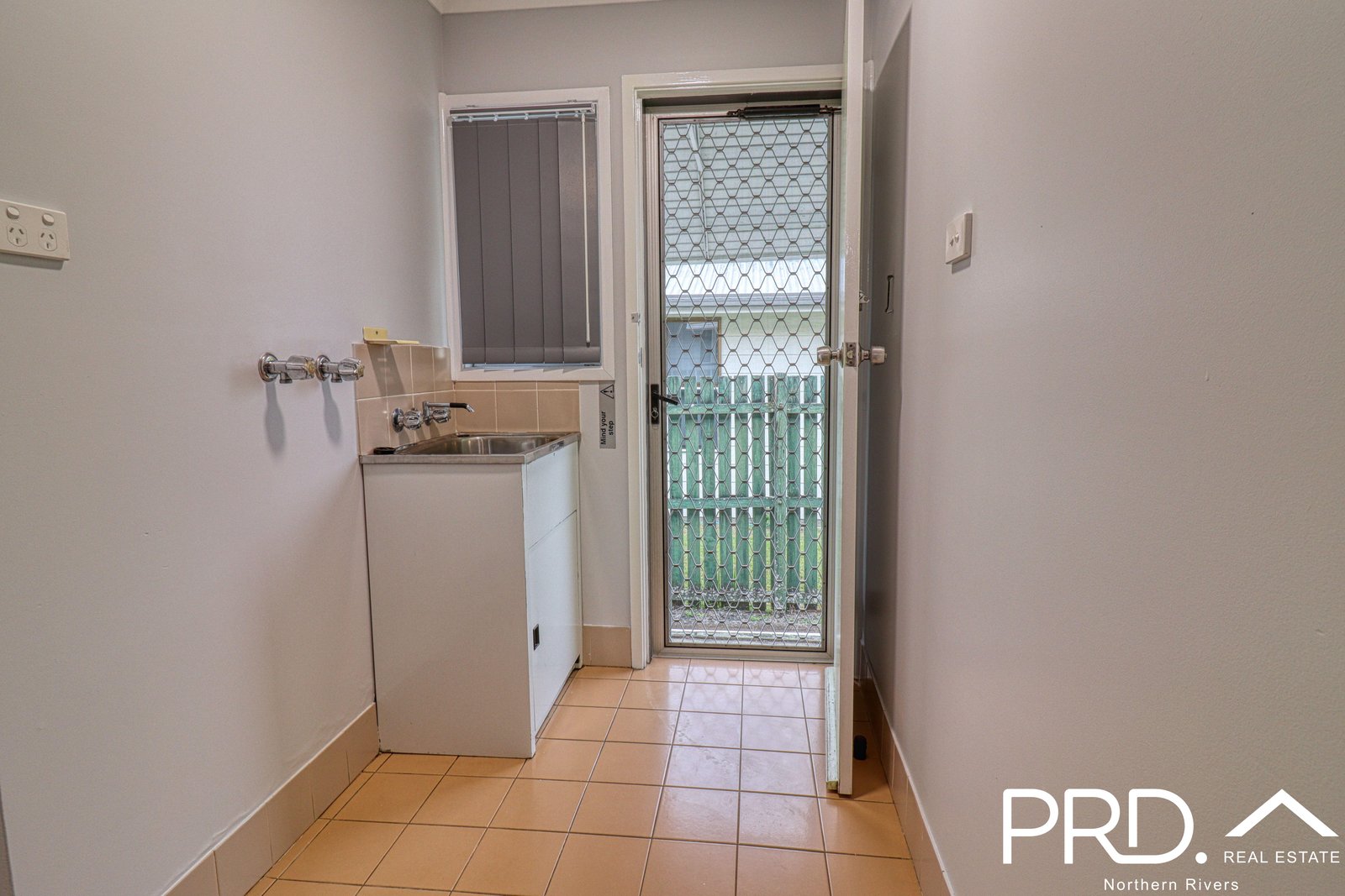 2/34 Cope Street CASINO 11