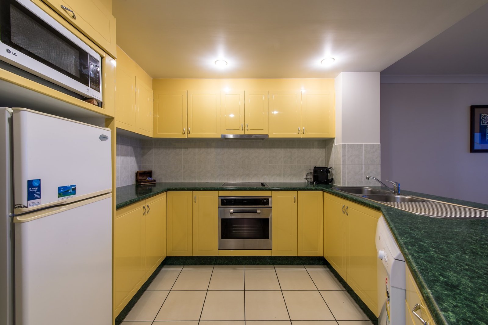 23/4 Golden Orchid Drive AIRLIE BEACH 6
