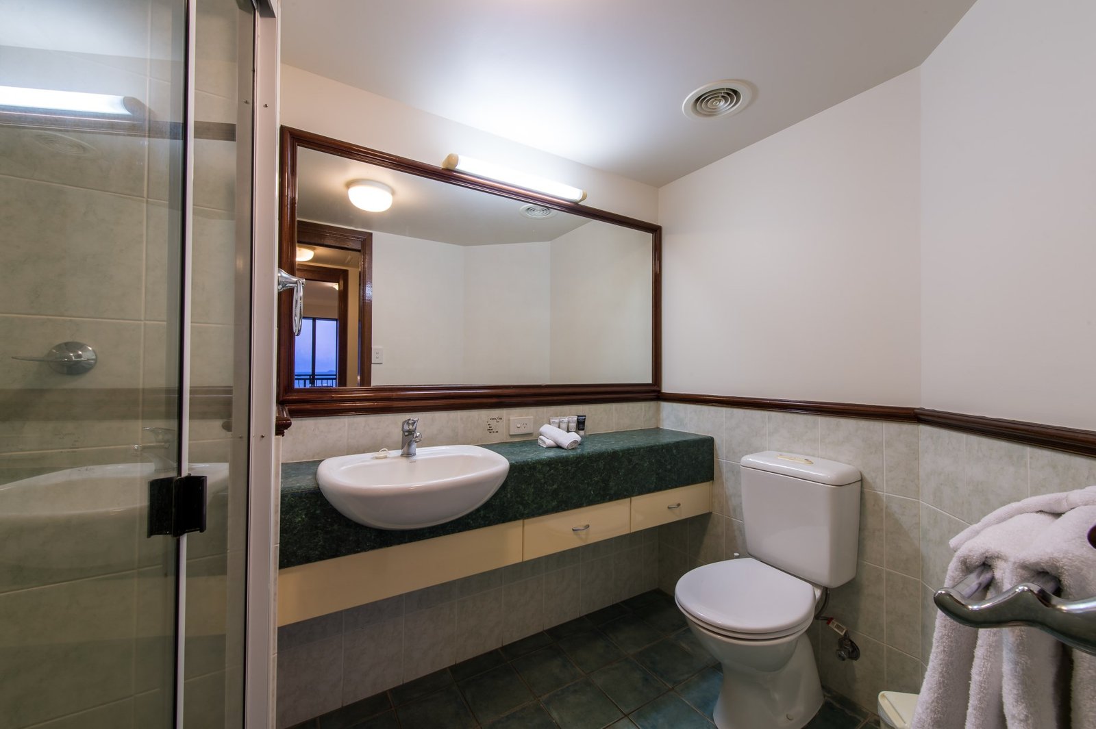 23/4 Golden Orchid Drive AIRLIE BEACH 12