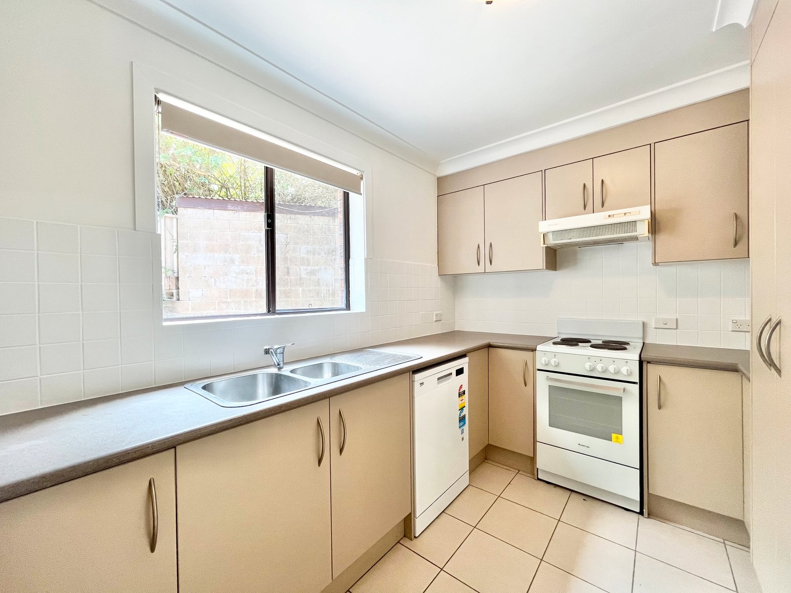 2/34 Marine Drive FINGAL BAY 3