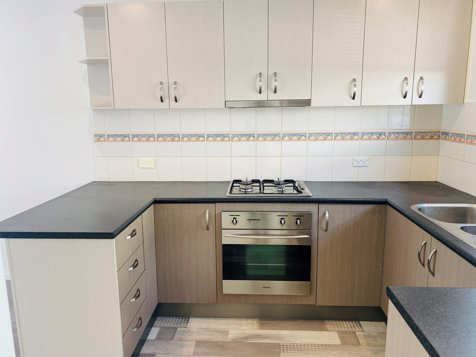 Gallery: 2/346 Myers Street