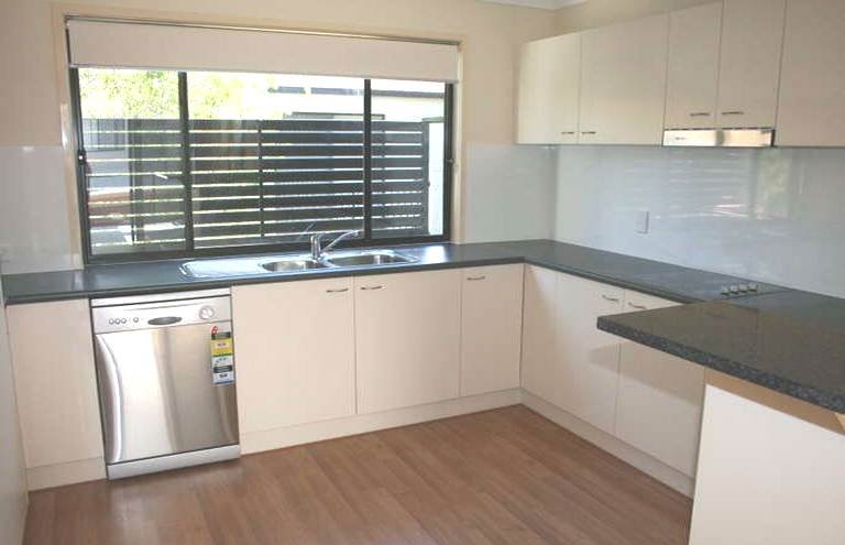 2/35 Harley Street LABRADOR 4