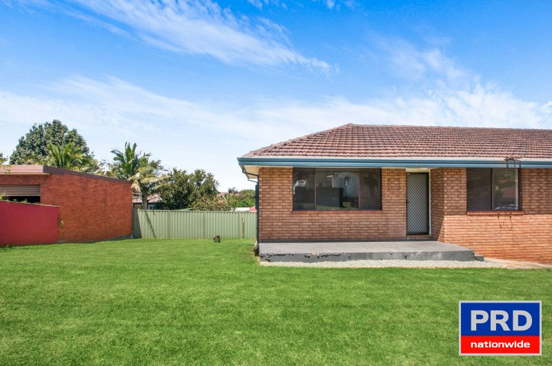 2/35 Mirrabooka St  LAKE HEIGHTS 1