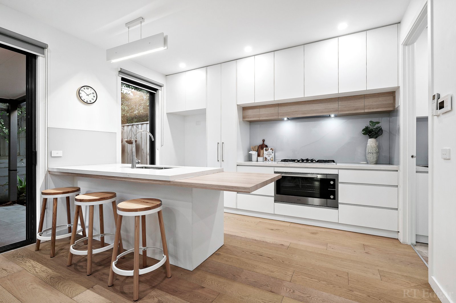 Real Estate and Property in 2/35 Ross Street, Doncaster East, VIC