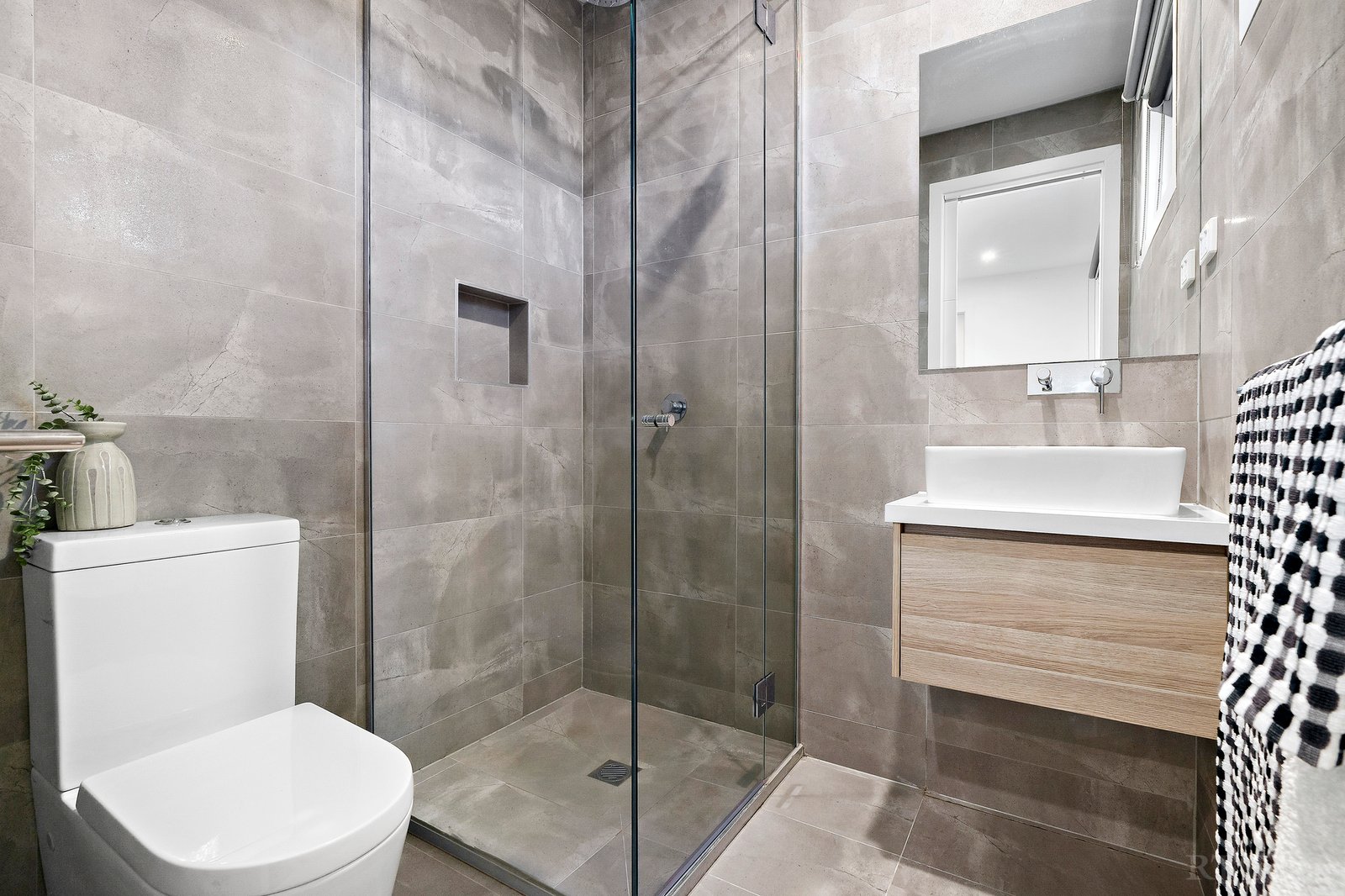 Real Estate and Property in 2/35 Ross Street, Doncaster East, VIC