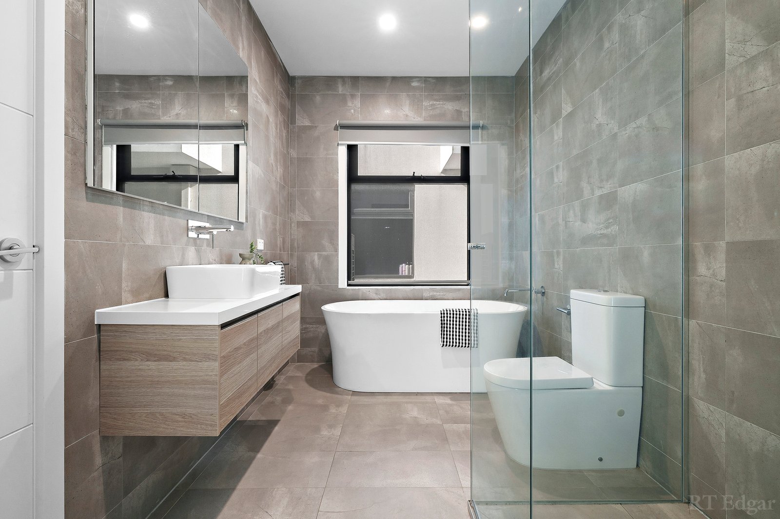 Real Estate and Property in 2/35 Ross Street, Doncaster East, VIC