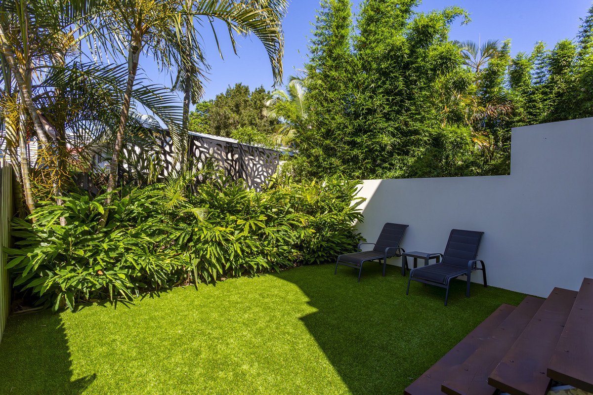 2/35 Sunshine Parade Miami 4