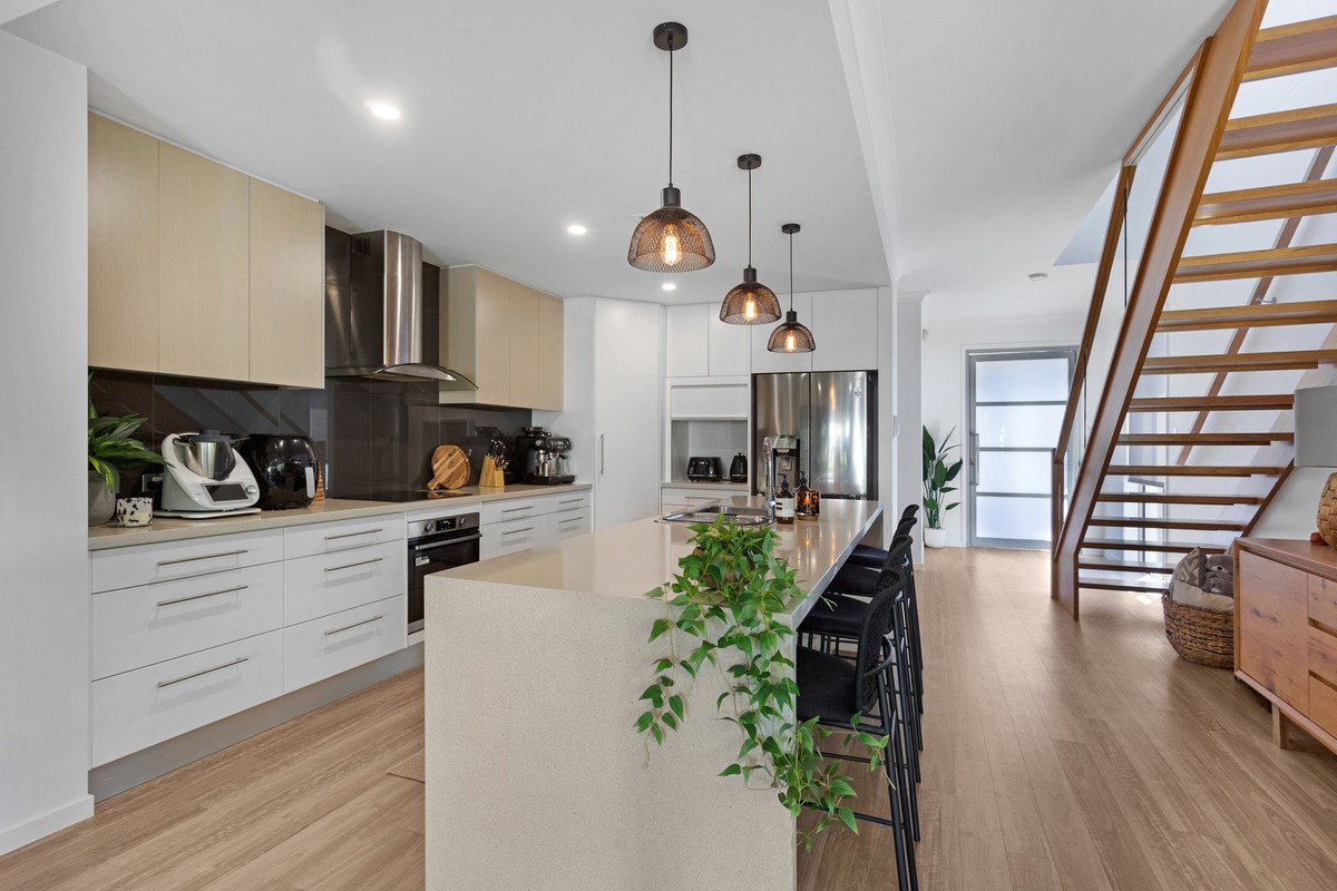 2/35 Sunshine Parade Miami 11