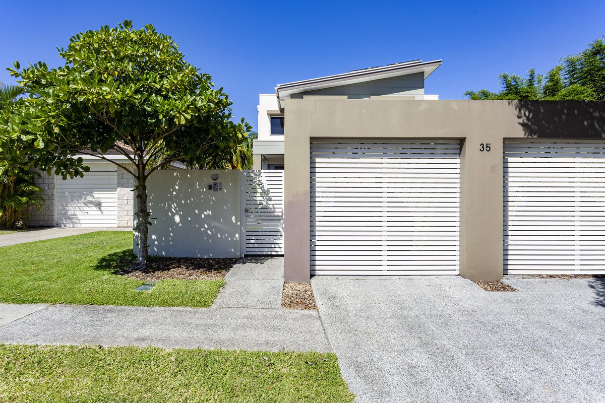 2/35 Sunshine Parade Miami 14