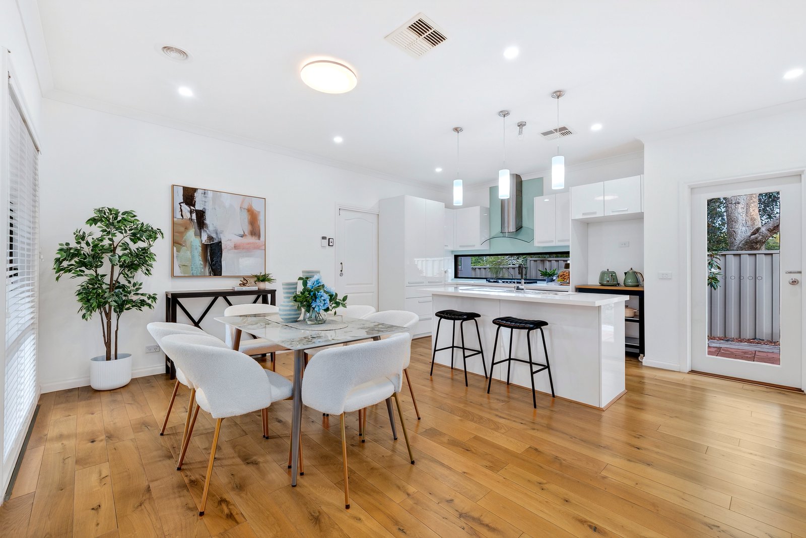 Gallery: 2/35 Surrey Road