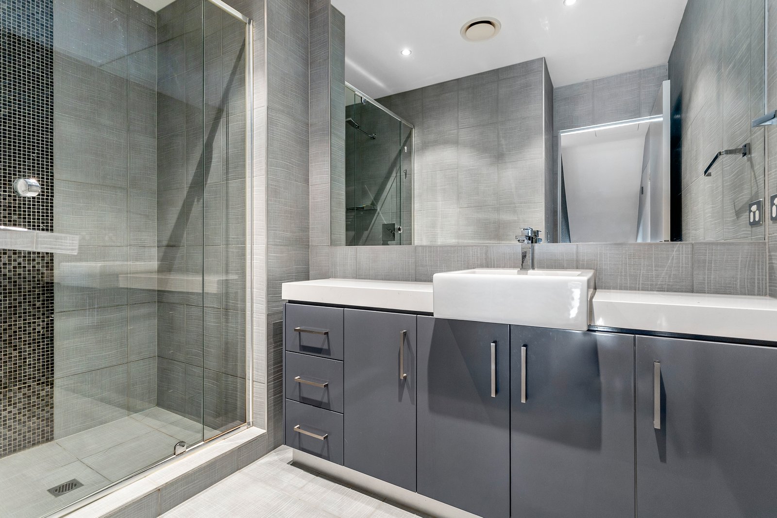 Gallery: 2/355 Burwood Highway