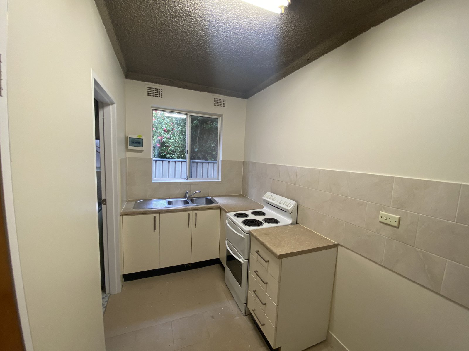 2/37 Bathurst Street LIVERPOOL 4