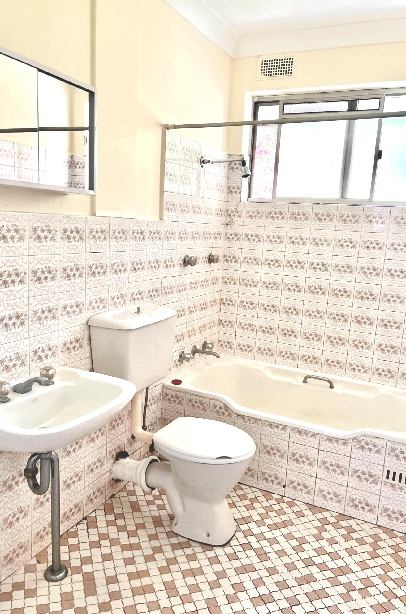 2/37 Bathurst Street LIVERPOOL 5