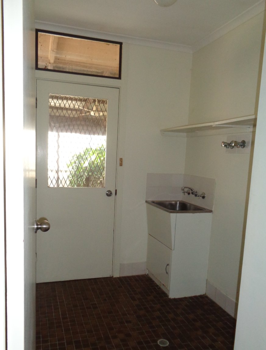 237 Capper Street TUMUT 9